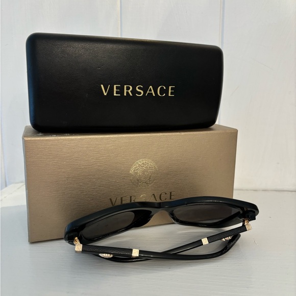 Versace Sunglasses - Picture 4 of 4